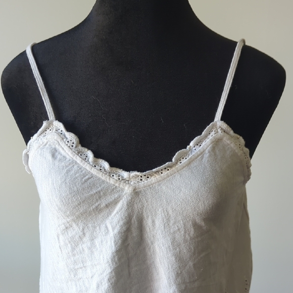 American Eagle Outfitters White Crop Camisole with Spaghetti Straps - Picture 2 of 7
